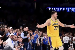 关于NBA季后赛今晨走向成谜；法兰克福止住颓势；态度坚定；资深球员宣示担当的信息九游官方网站