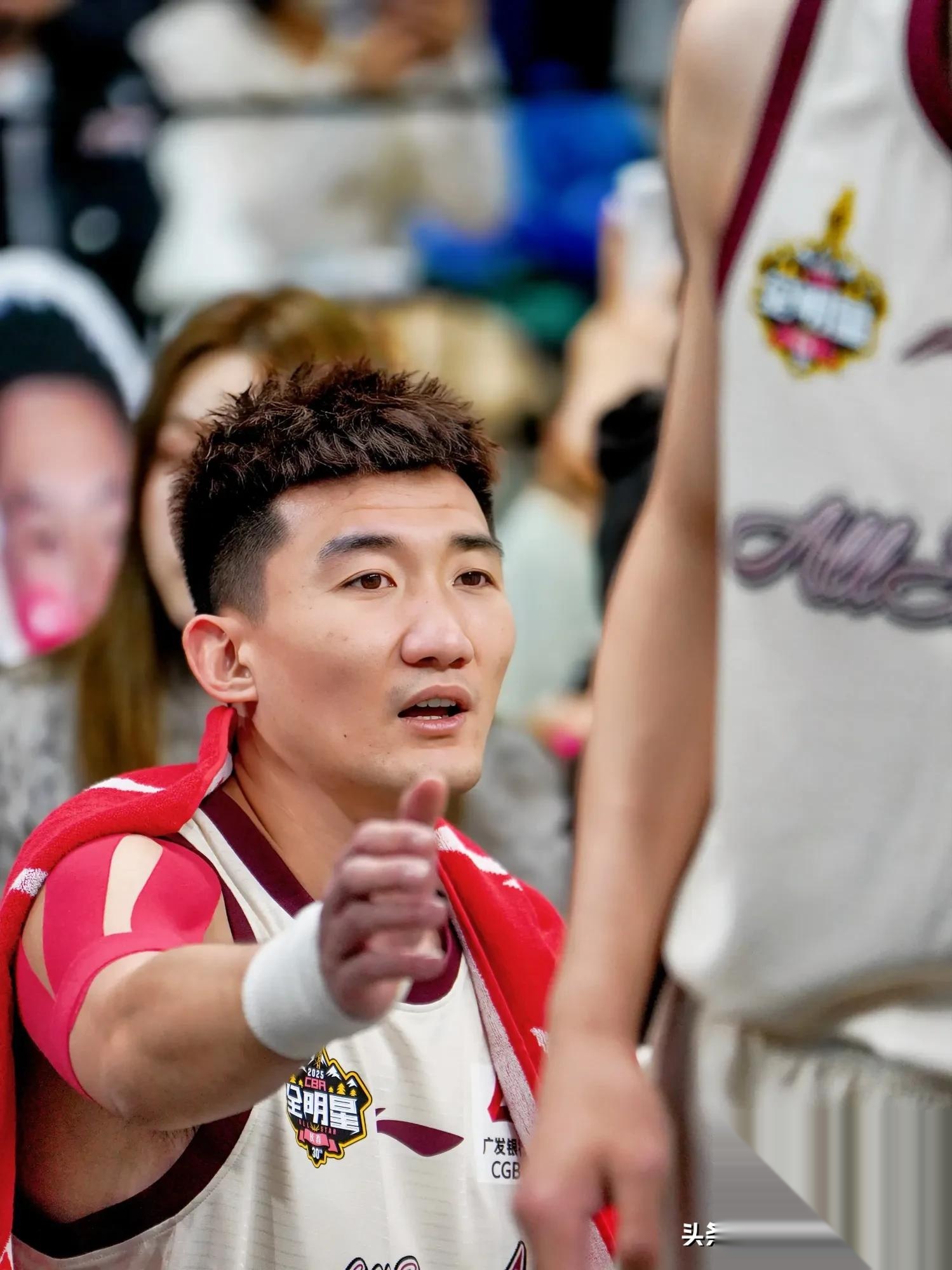 广厦男篮发布备战花絮，赛前手感冰凉，全明星赛任务艰巨，年轻球员得到机会的简单介绍